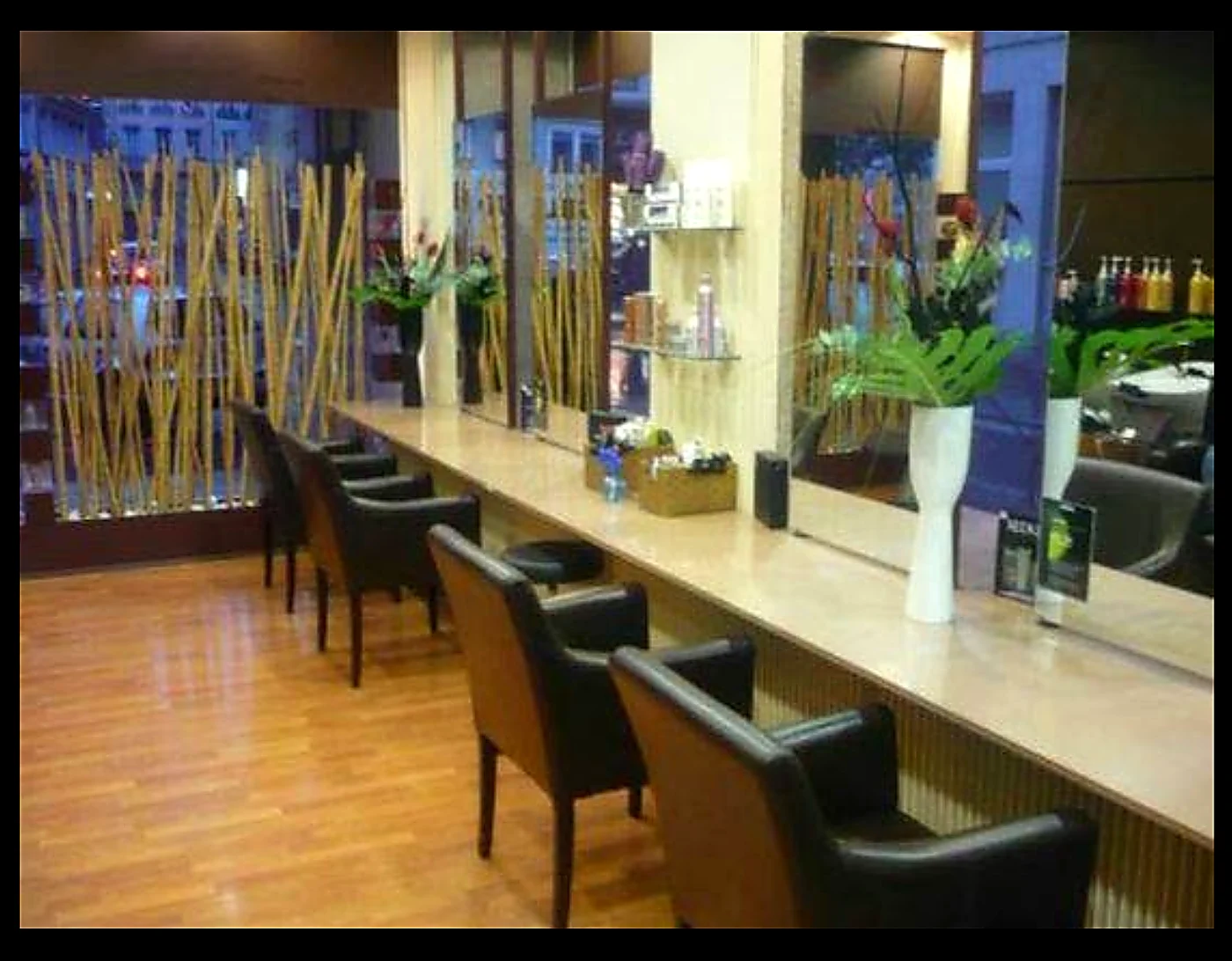 Interior of Salon Rive Droite with mirrors and styling stations